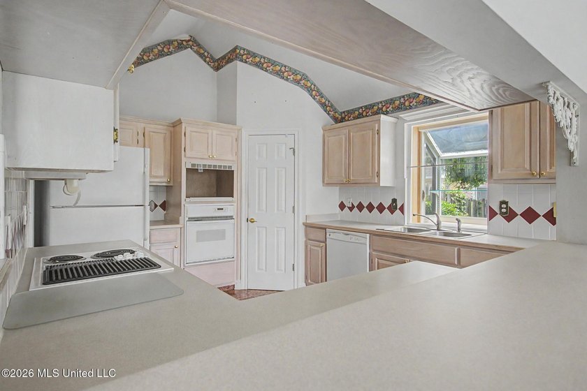 Price reduced!!!! Come see this spacious 1,915-square-foot - photo 5