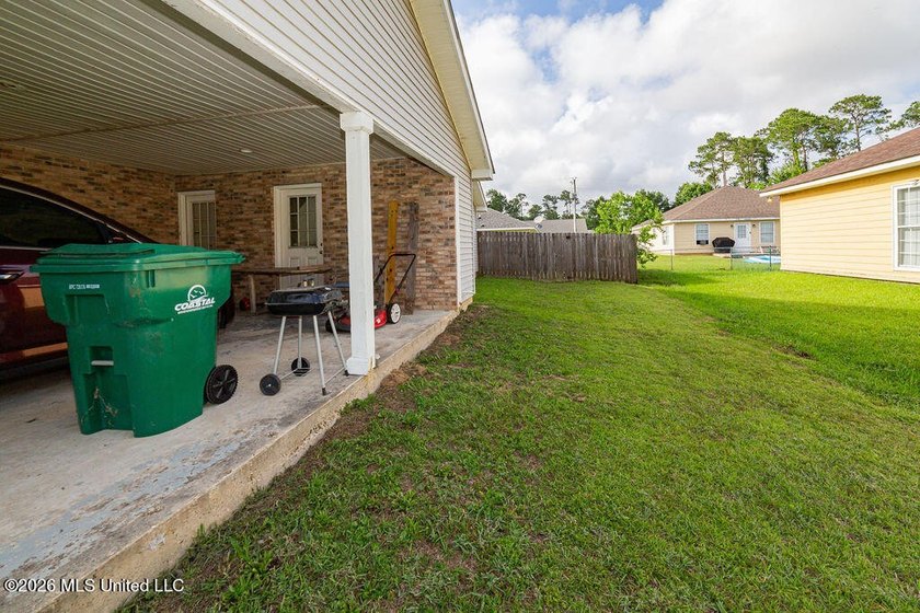 Nice 3b/2b home with a big, fenced backyard. Great floor plan - photo 4