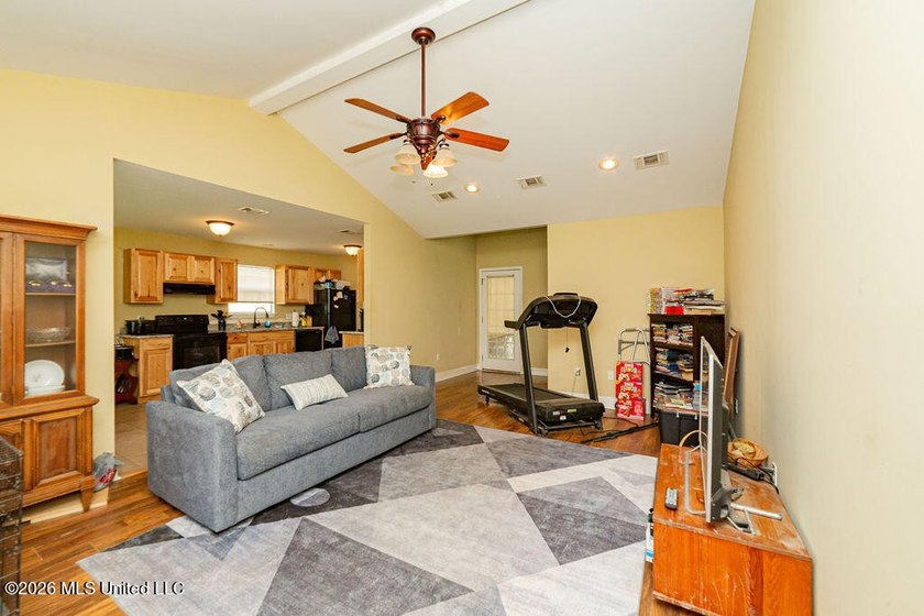 Nice 3b/2b home with a big, fenced backyard. Great floor plan - photo 9