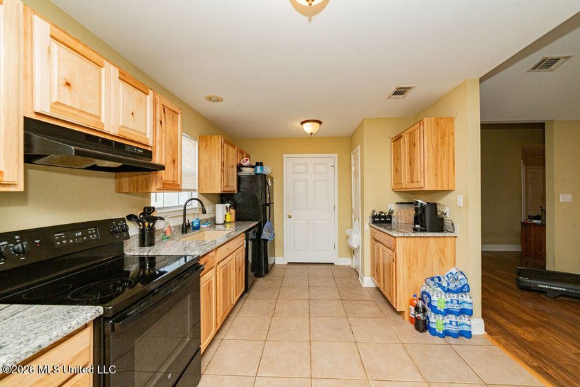 Nice 3b/2b home with a big, fenced backyard. Great floor plan - photo 10