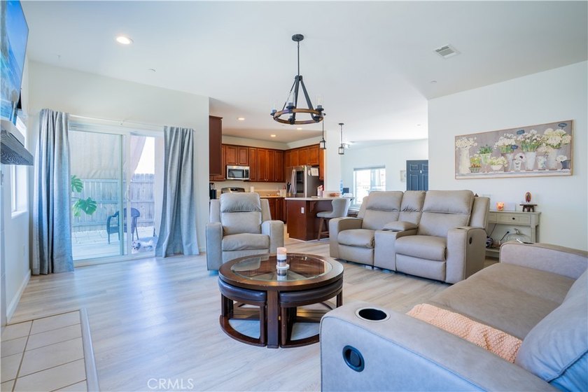 Welcome to 1317 W Shelton Way, a beautiful two-story home - photo 13