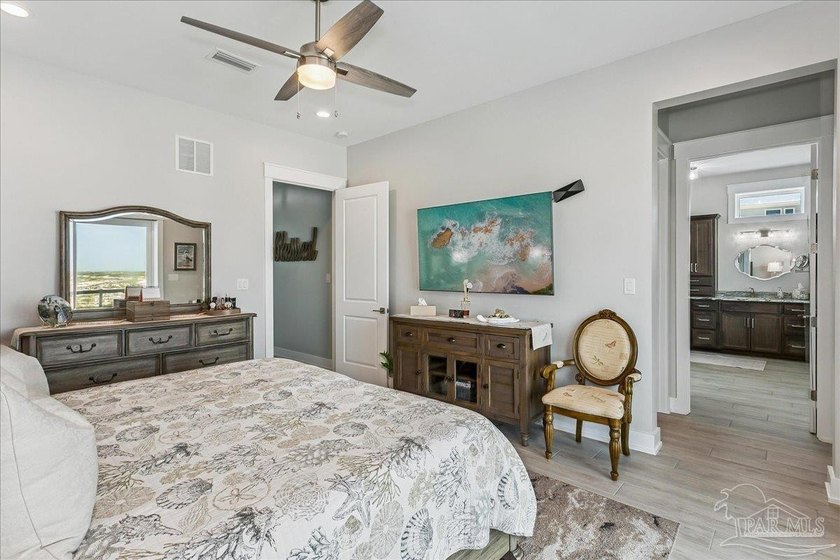 Sweeping, unobstructed views, as far as the eye can see, of the - photo 31