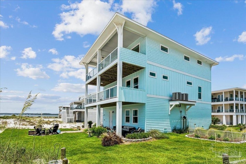 Sweeping, unobstructed views, as far as the eye can see, of the - photo 48