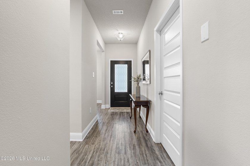 Beautifully maintained home in the sought-after South Pointe - photo 6