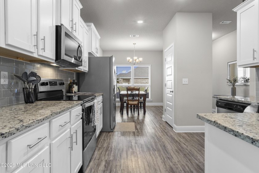 Beautifully maintained home in the sought-after South Pointe - photo 9