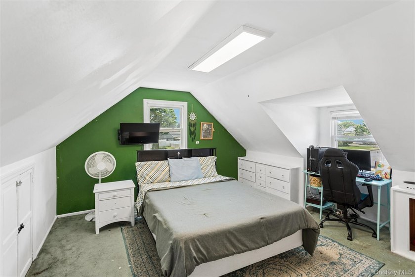 Welcome to 2877 Calvin, a classic cape style residence nestled - photo 21