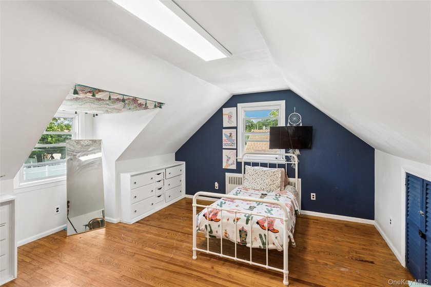 Welcome to 2877 Calvin, a classic cape style residence nestled - photo 23