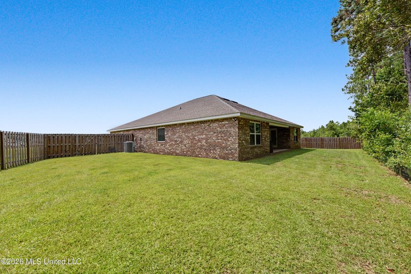 Welcome home to this stunning modern residence designed for - photo 27