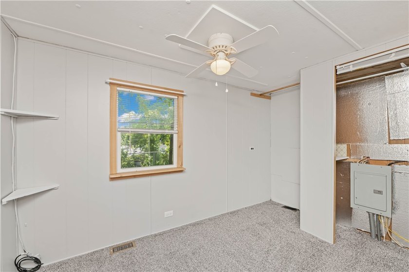 Welcome home to this beautifully updated 2 bedroom and 1 bath - photo 14