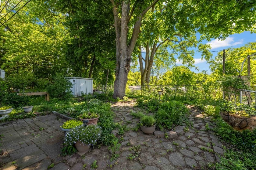 Welcome home to this beautifully updated 2 bedroom and 1 bath - photo 16