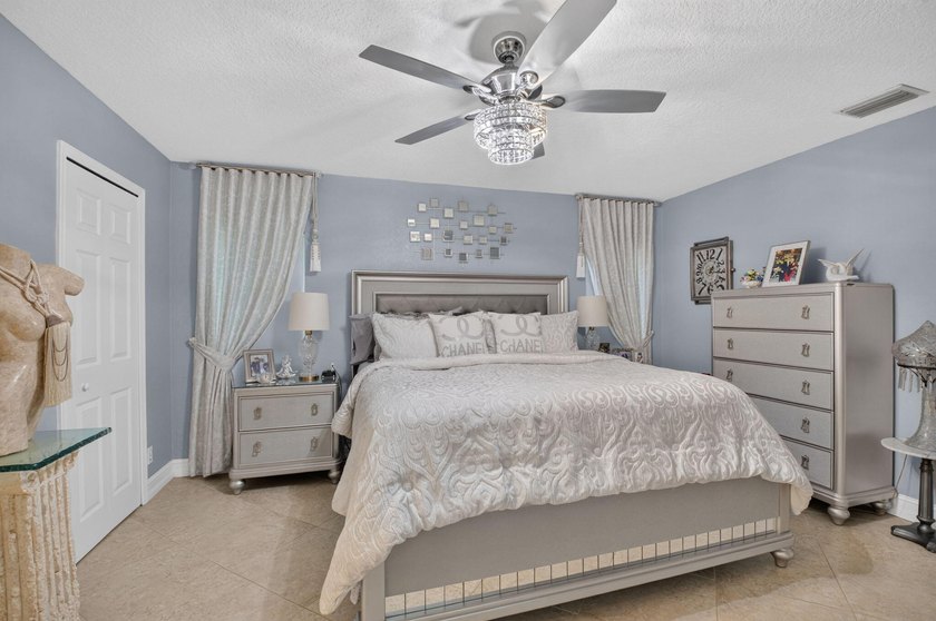 Welcome to this immaculate three-bedroom, two-bathroom - photo 20