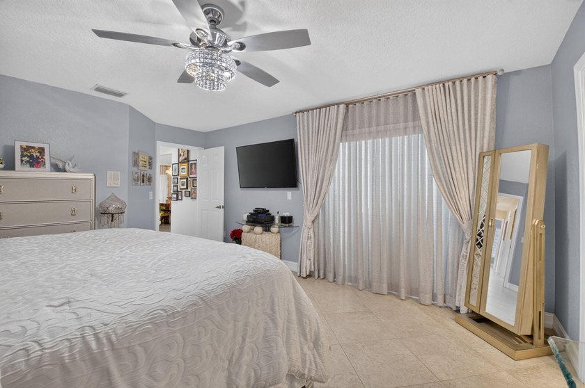 Welcome to this immaculate three-bedroom, two-bathroom - photo 21
