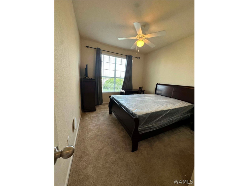 Top floor condo with awesome view of the city &amp; retail area! - photo 17