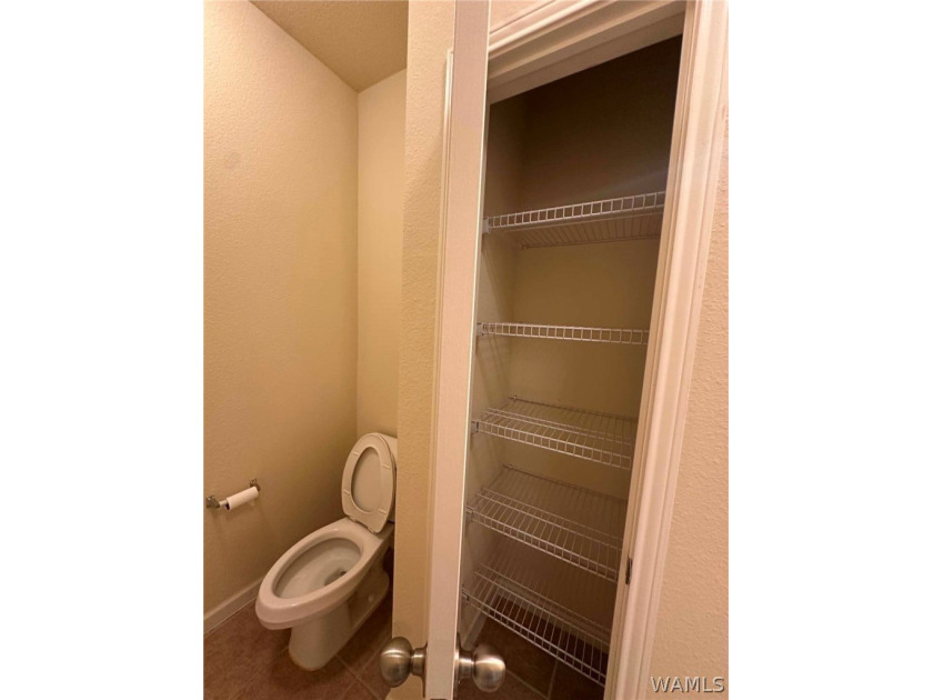 Top floor condo with awesome view of the city &amp; retail area! - photo 23