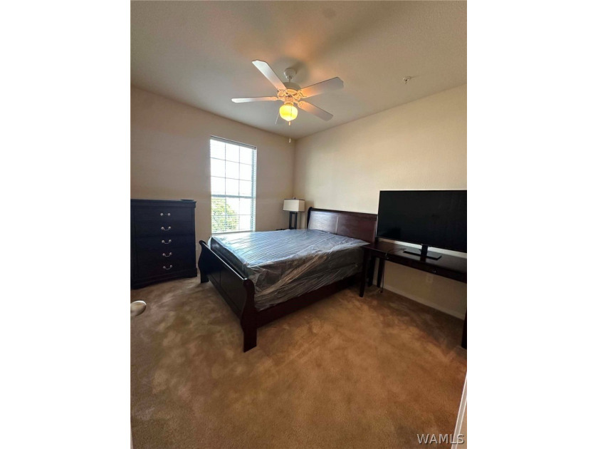Top floor condo with awesome view of the city &amp; retail area! - photo 27