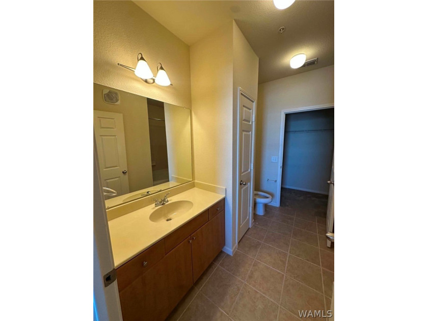 Top floor condo with awesome view of the city &amp; retail area! - photo 30