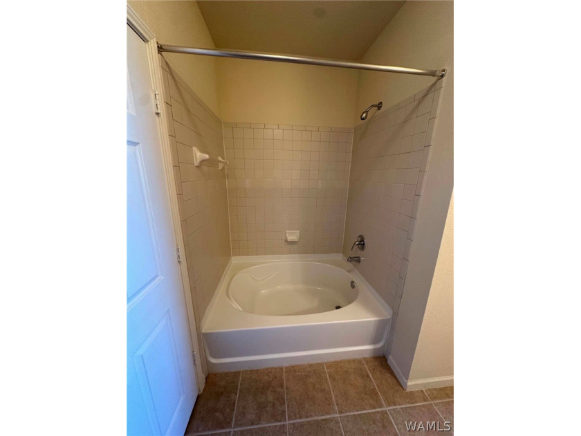 Top floor condo with awesome view of the city &amp; retail area! - photo 35