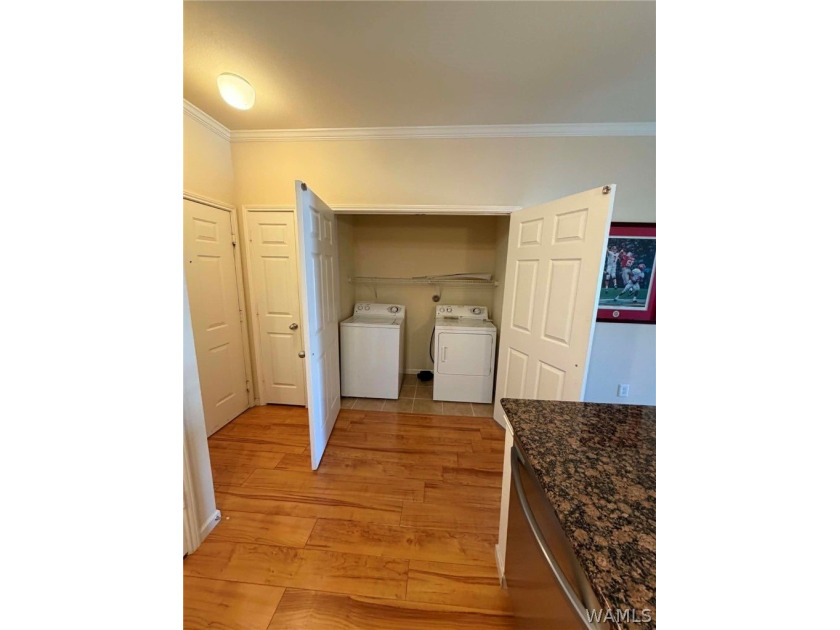 Top floor condo with awesome view of the city &amp; retail area! - photo 40