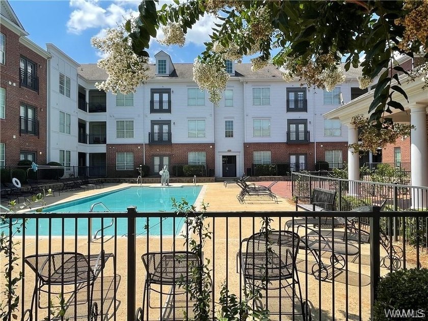 Top floor condo with awesome view of the city &amp; retail area! - photo 45