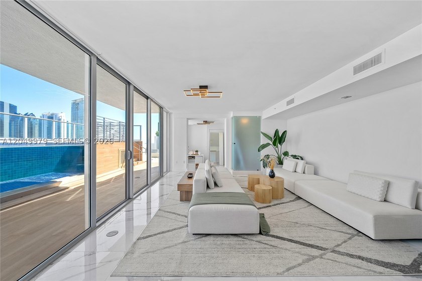 PRICED FOR IMMEDIATE SALE THE PENTHOUSE TOWER SUITE AT THE CROWN - photo 4