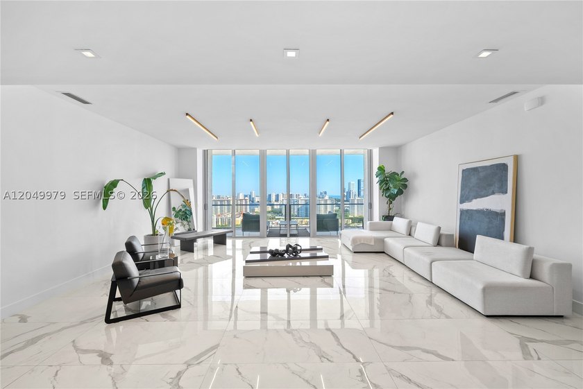 PRICED FOR IMMEDIATE SALE THE PENTHOUSE TOWER SUITE AT THE CROWN - photo 6