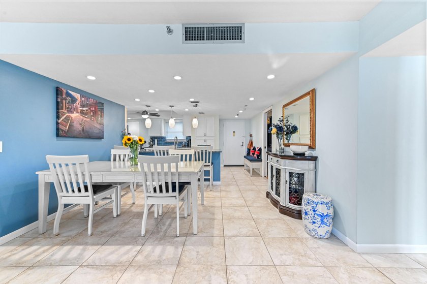 Beautifully remodeled 3BR/2BA condo in desirable Boca Teeca No - photo 14
