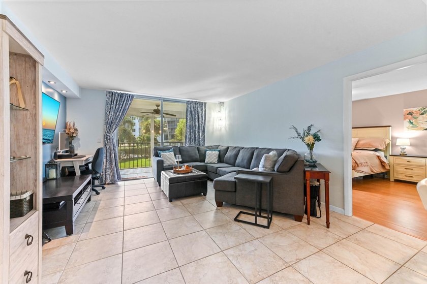 Beautifully remodeled 3BR/2BA condo in desirable Boca Teeca No - photo 15