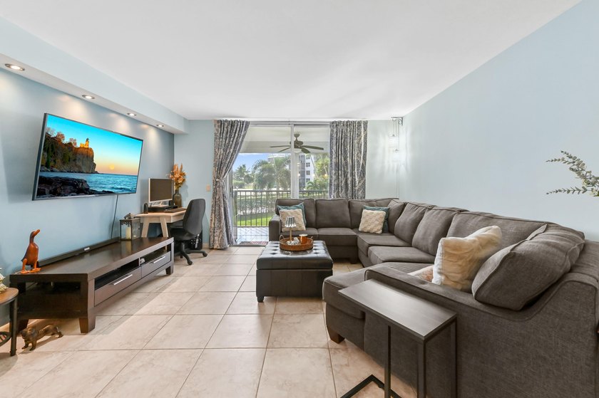 Beautifully remodeled 3BR/2BA condo in desirable Boca Teeca No - photo 16