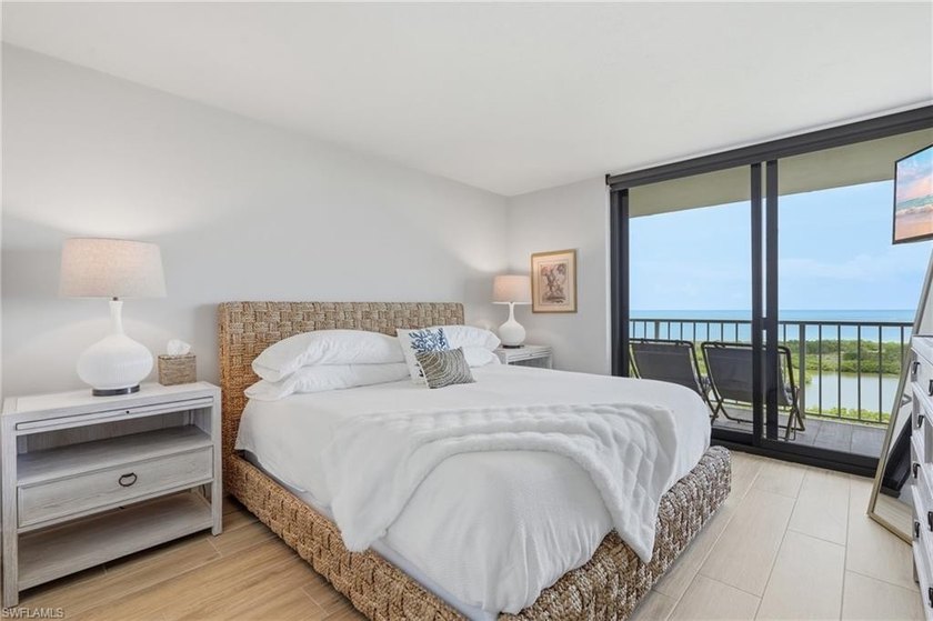 Rarely available, highly sought after 15th-floor corner end unit - photo 18