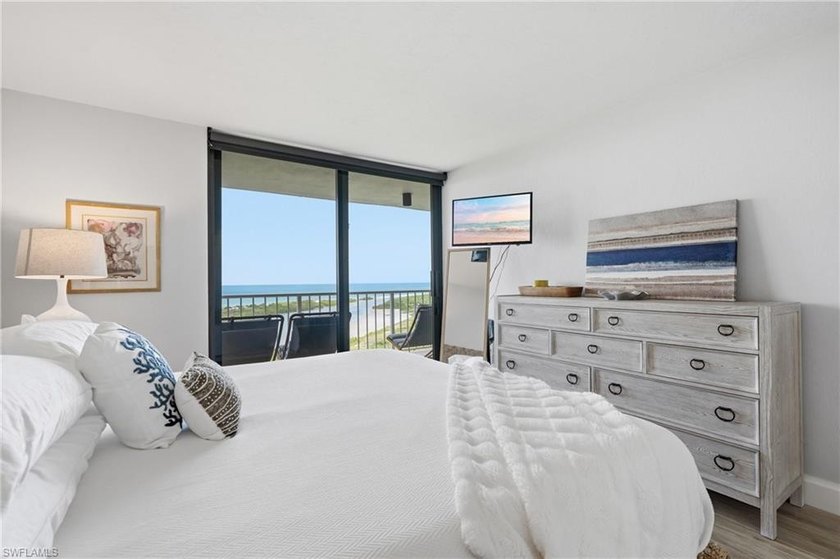 Rarely available, highly sought after 15th-floor corner end unit - photo 19