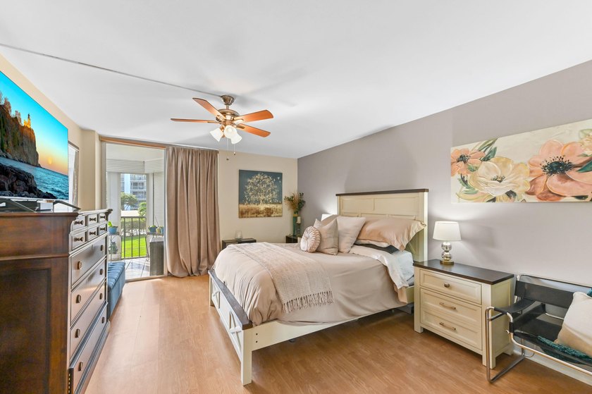 Beautifully remodeled 3BR/2BA condo in desirable Boca Teeca No - photo 19