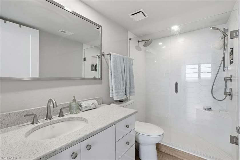 Rarely available, highly sought after 15th-floor corner end unit - photo 24