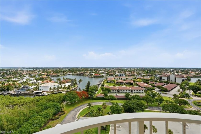 Rarely available, highly sought after 15th-floor corner end unit - photo 32