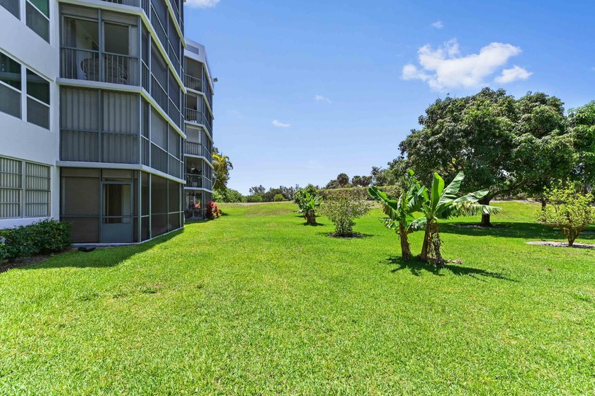 Beautifully remodeled 3BR/2BA condo in desirable Boca Teeca No - photo 36