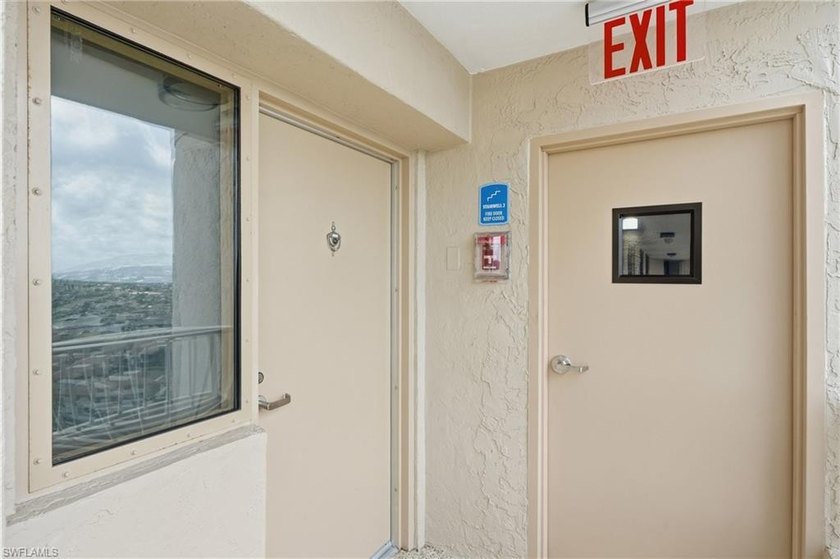 Rarely available, highly sought after 15th-floor corner end unit - photo 39
