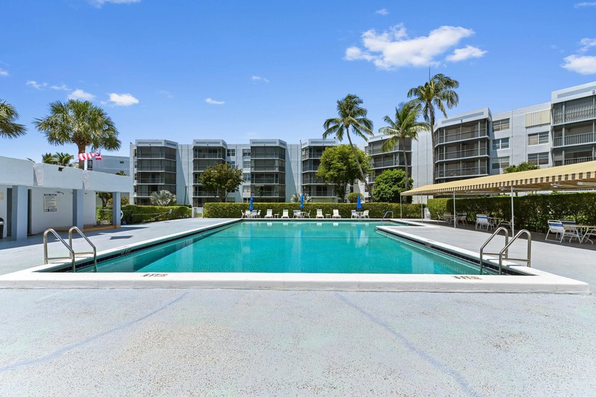 Beautifully remodeled 3BR/2BA condo in desirable Boca Teeca No - photo 39