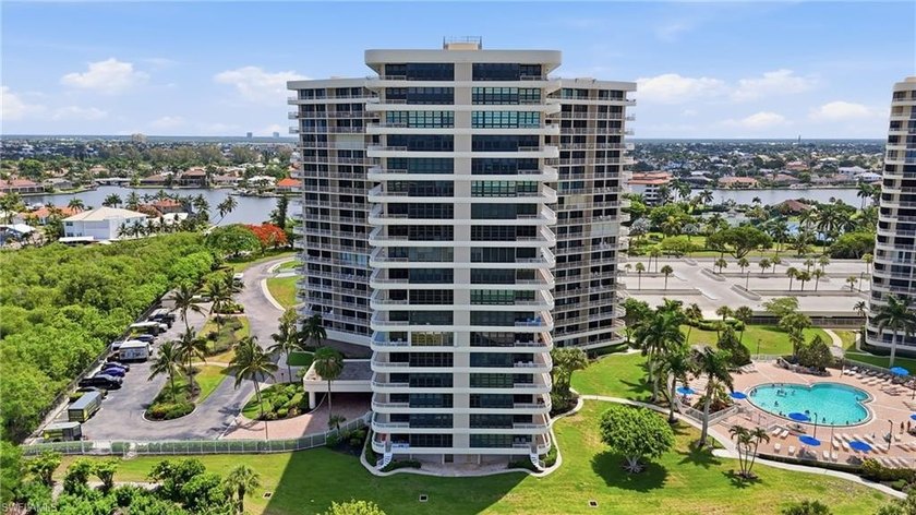 Rarely available, highly sought after 15th-floor corner end unit - photo 40