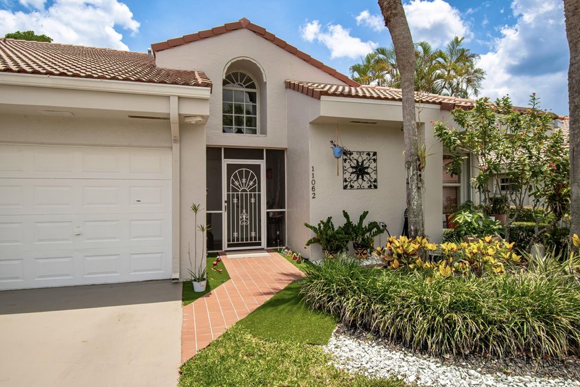 Beautiful updated corner unit 2 br 2 bath.+55 community - photo 3