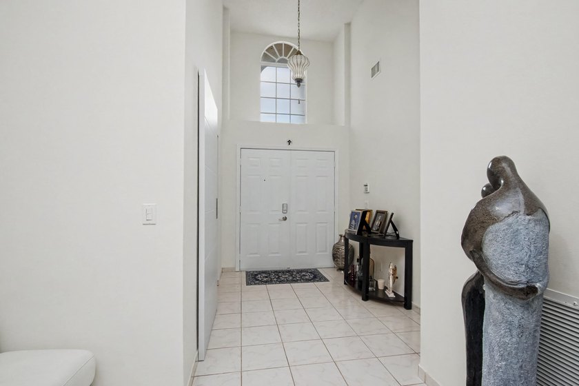 Beautiful updated corner unit 2 br 2 bath.+55 community - photo 5