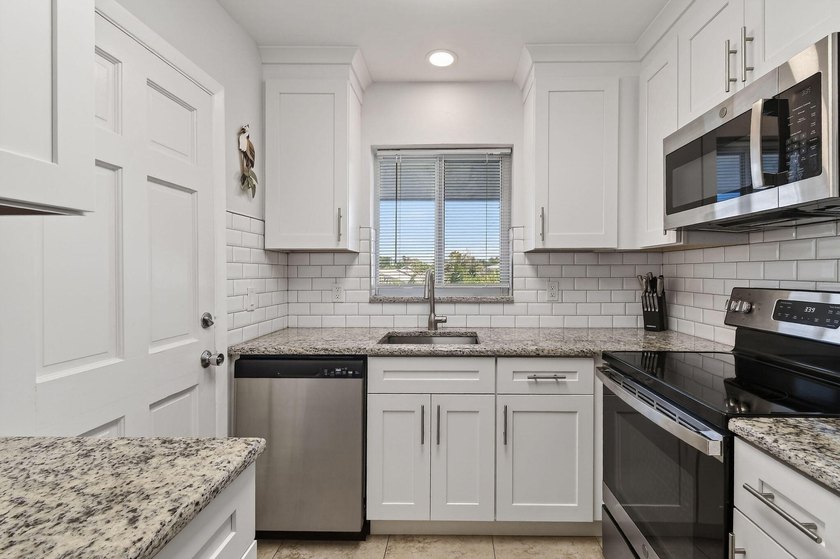 Welcome to Tequesta Garden ,this quaint community is - photo 11