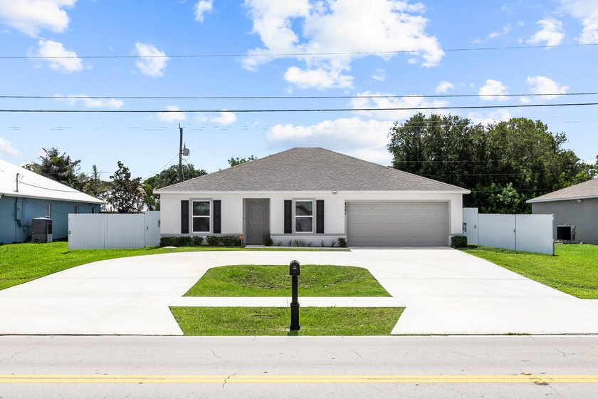 Beautifully maintained 2024 CBS home offering 3 bedrooms and 2 - photo 2