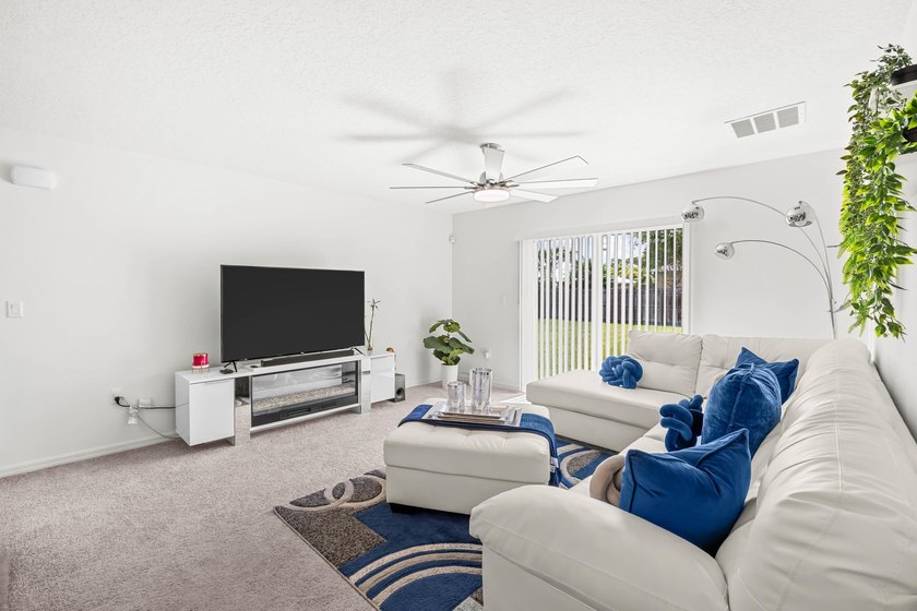 Beautifully maintained 2024 CBS home offering 3 bedrooms and 2 - photo 6