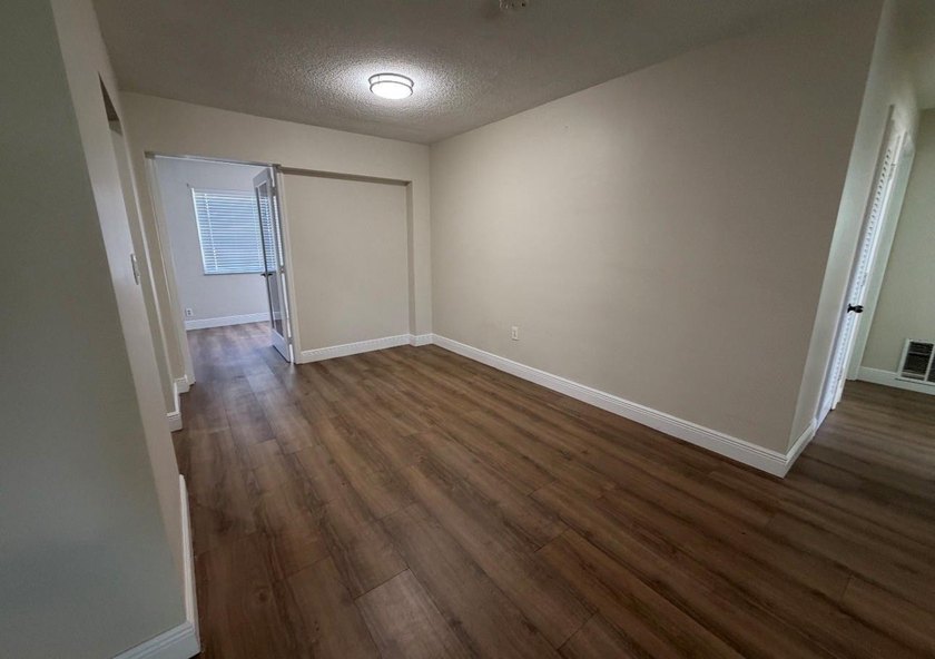Motivated seller**beautiful 3 bedroom + den home with convenient - photo 6