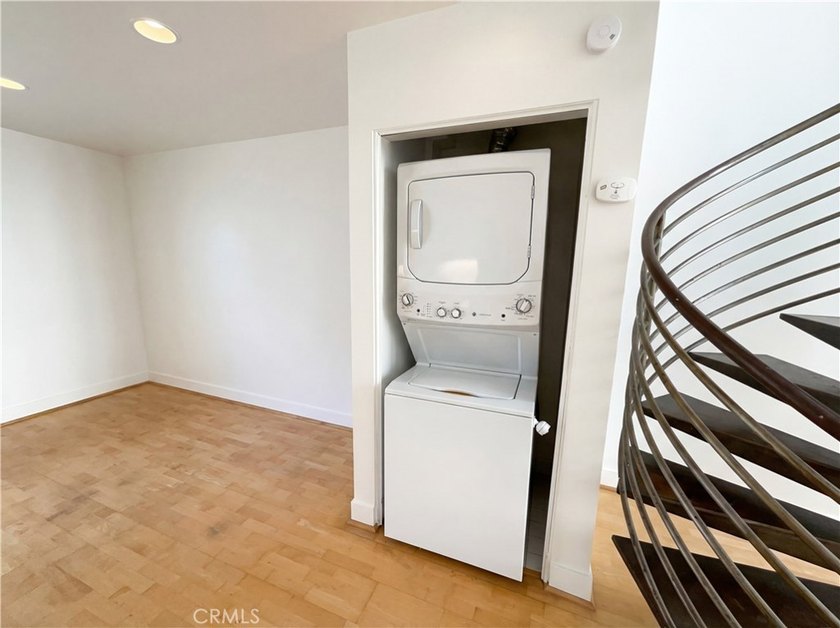 Modern loft-style condo in the heart of San Francisco's SoMa! - photo 6
