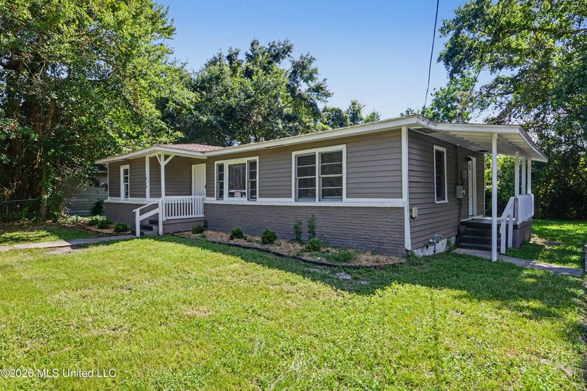 Lovely updated home with completely remodeled Kitchen including - photo 2