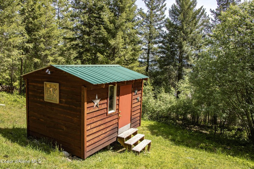 Tucked away on a quiet private road just 10 miles from Sandpoint - photo 47