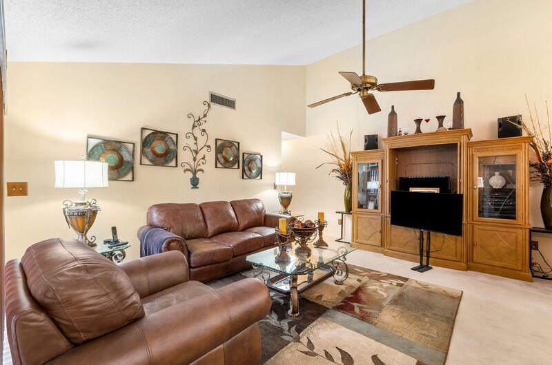 Enjoy the comfort and convenience of single-story villa living - photo 11