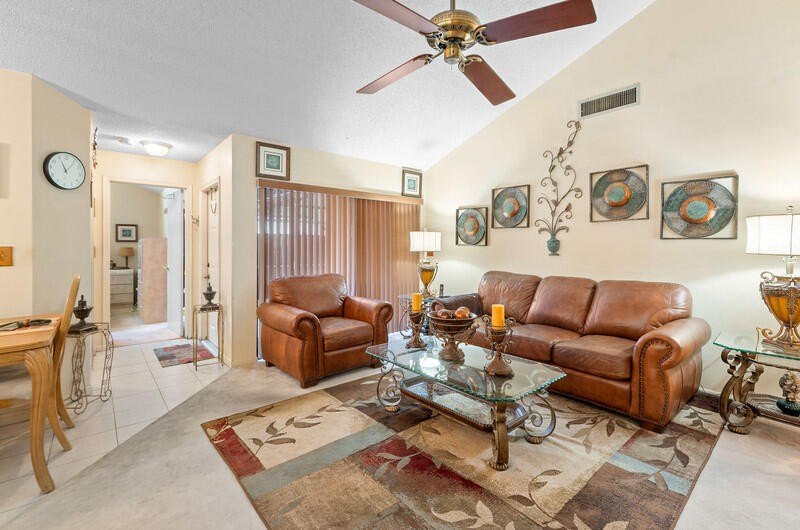 Enjoy the comfort and convenience of single-story villa living - photo 13