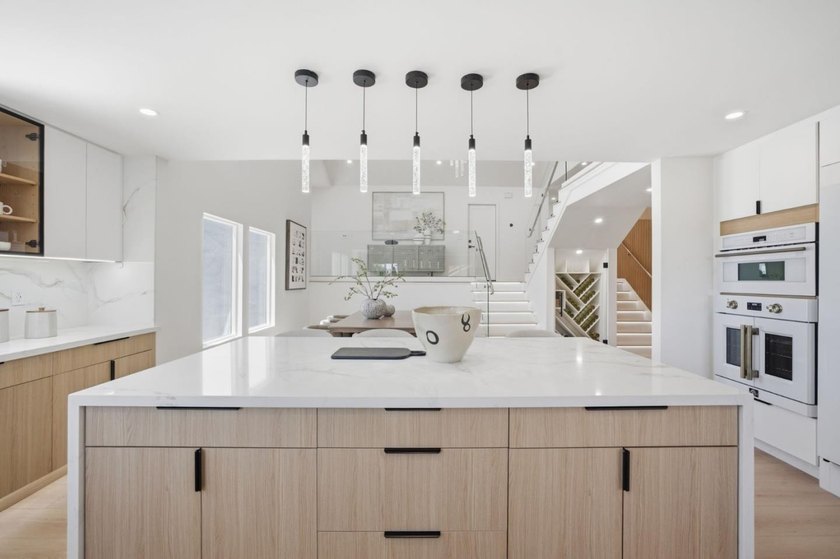 Newly completed after a comprehensive modern transformation - photo 14