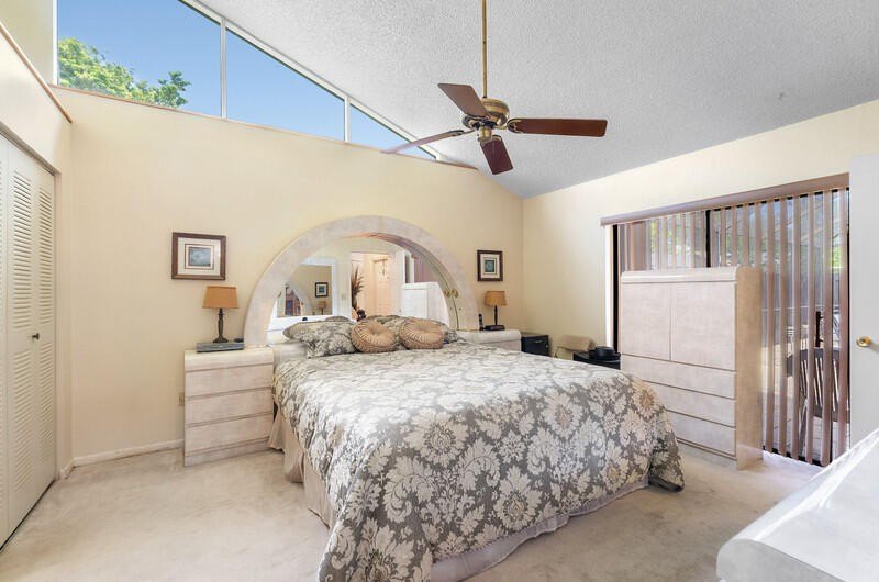 Enjoy the comfort and convenience of single-story villa living - photo 15